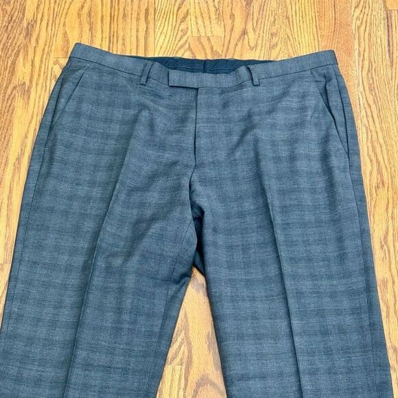Hugo Boss Gray Windowpane Flat Front Dress Pants. Size 34. - Picture 2 of 11